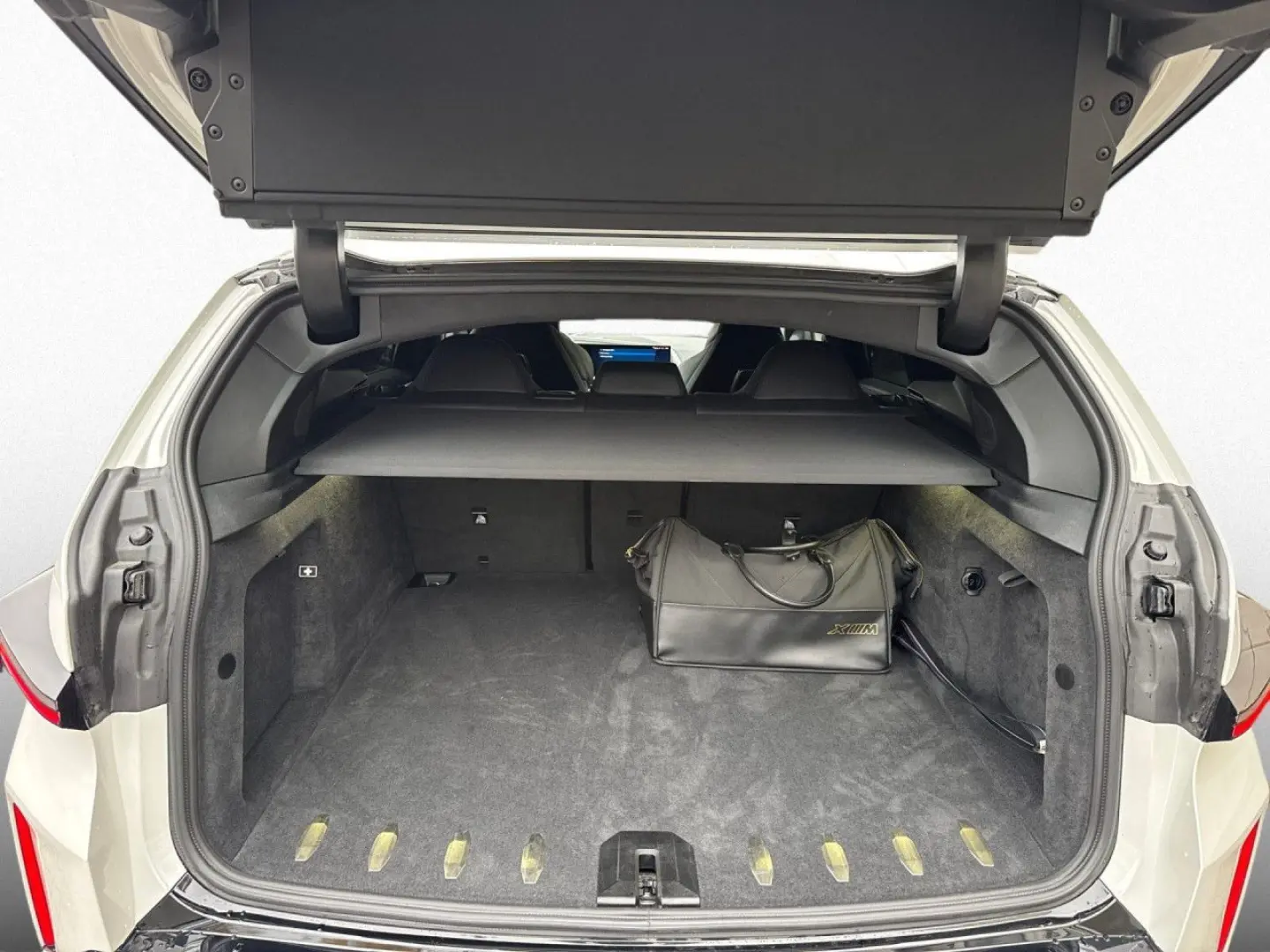 XM 50e IconicGlow BAB-Ass. Massage ACC 360  AHK