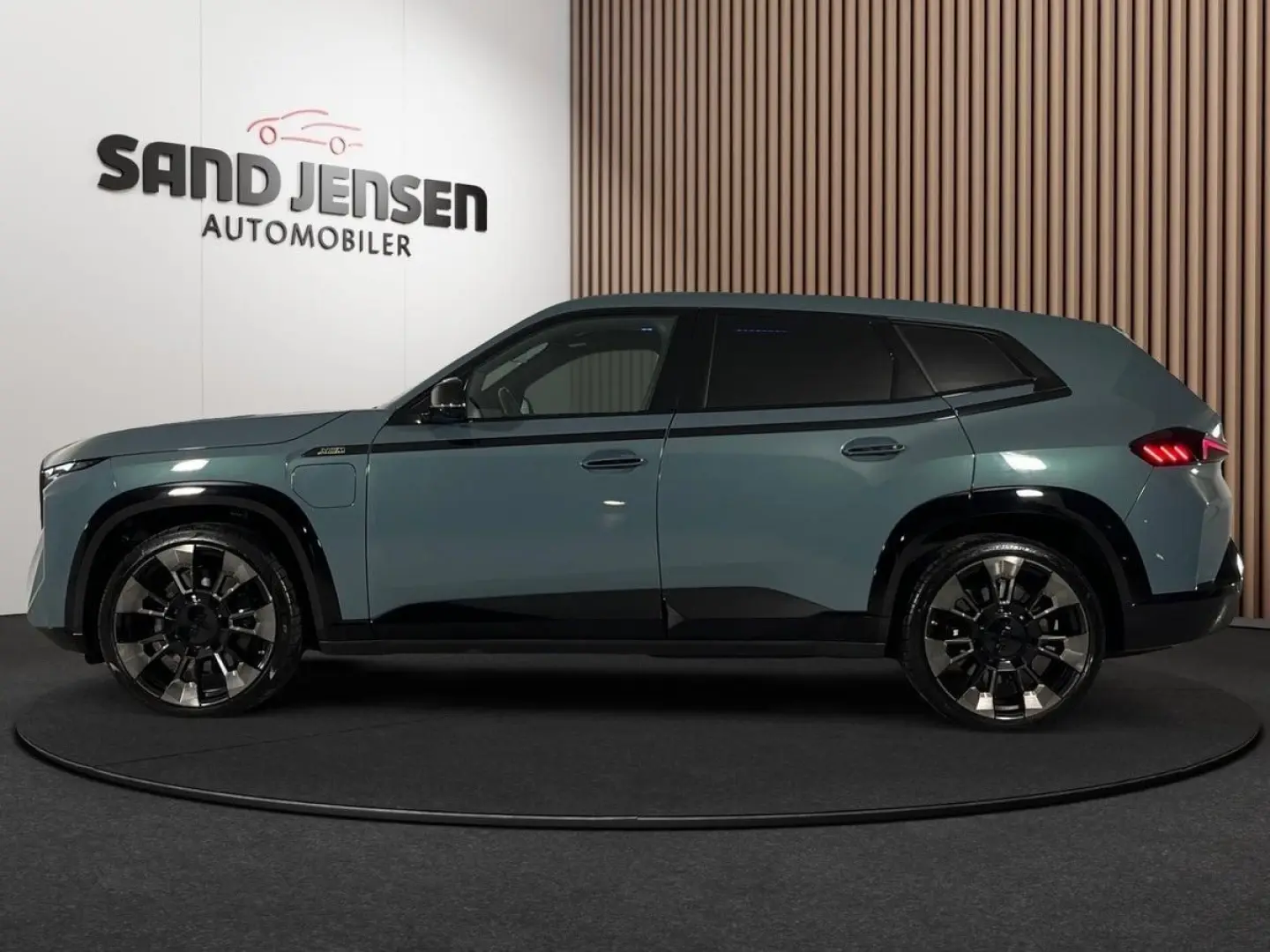 XM 4 4 xDrive 23  M Drivers B&W AHK Massage