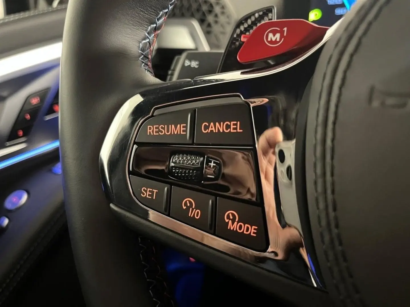 XM 4 4 xDrive 23  M Drivers B&W AHK Massage