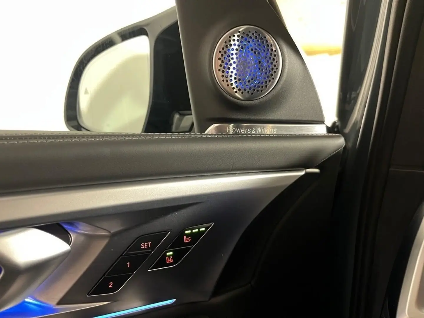 XM 4 4 xDrive 23  M Drivers B&W AHK Massage