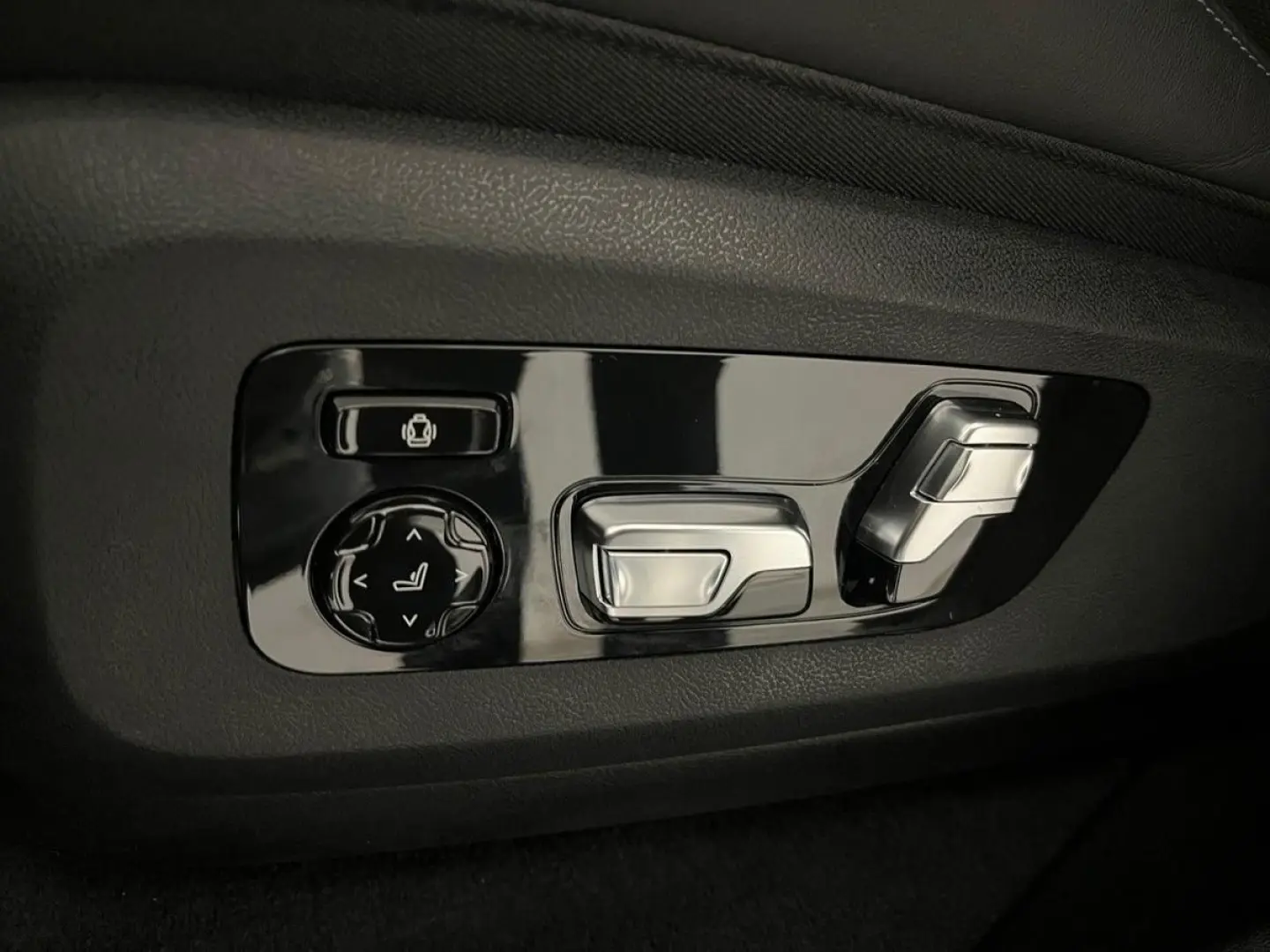 XM 4 4 xDrive 23  M Drivers B&W AHK Massage