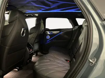 XM 4 4 xDrive 23  M Drivers B&W AHK Massage