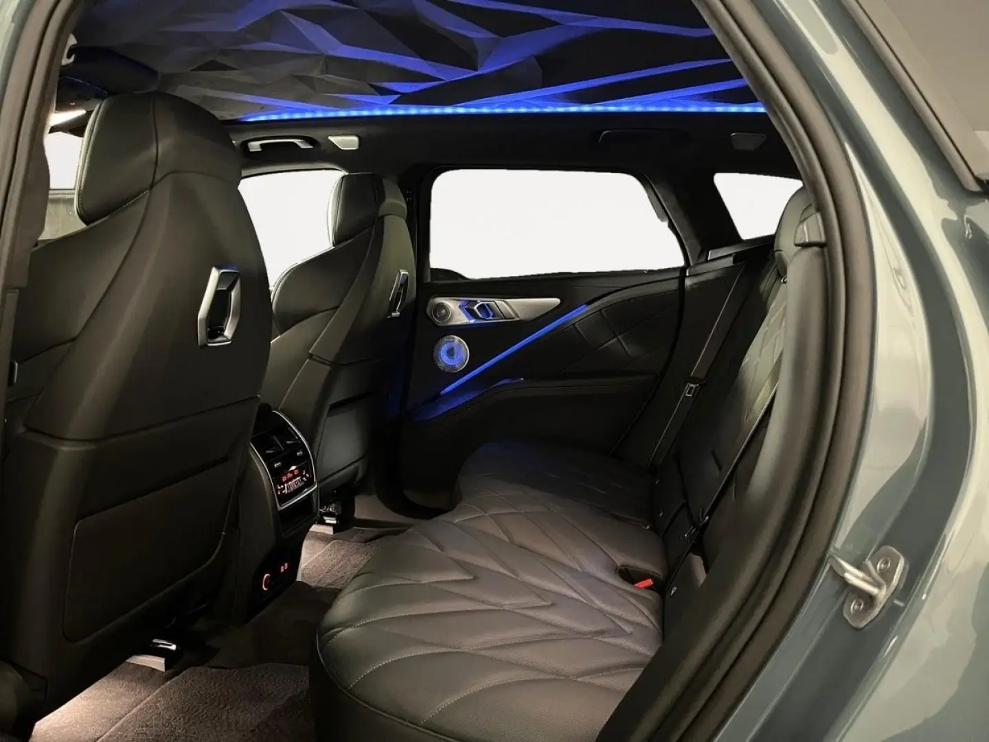 XM 4 4 xDrive 23  M Drivers B&W AHK Massage