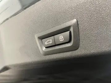 XM 4 4 xDrive 23  M Drivers B&W AHK Massage