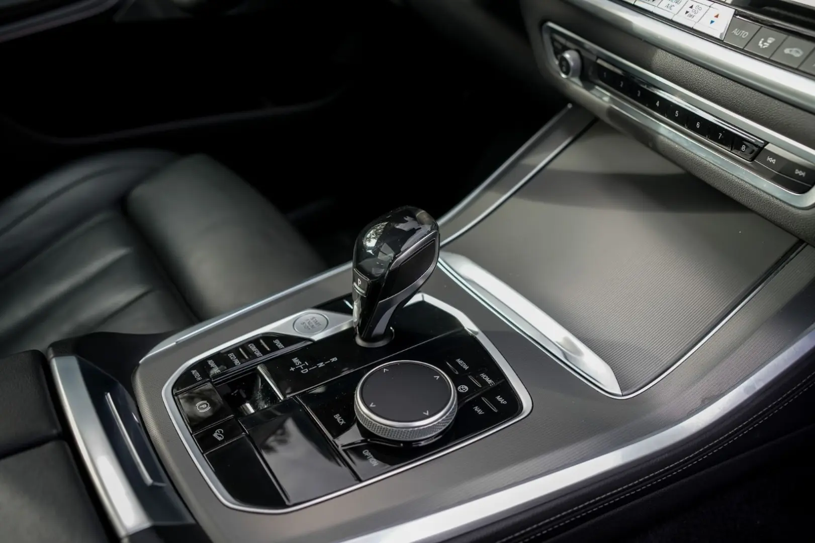 X5 xDrive 40 d xLine AHK PANO LED B&W SOUND 1.HD