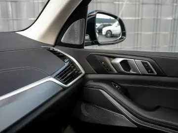 X5 xDrive 40 d xLine AHK PANO LED B&W SOUND 1.HD