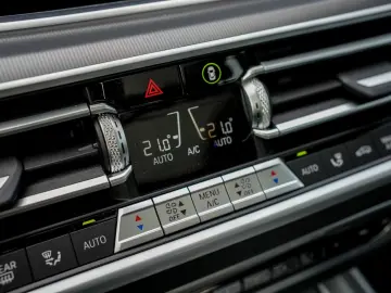 X5 xDrive 40 d xLine AHK PANO LED B&W SOUND 1.HD