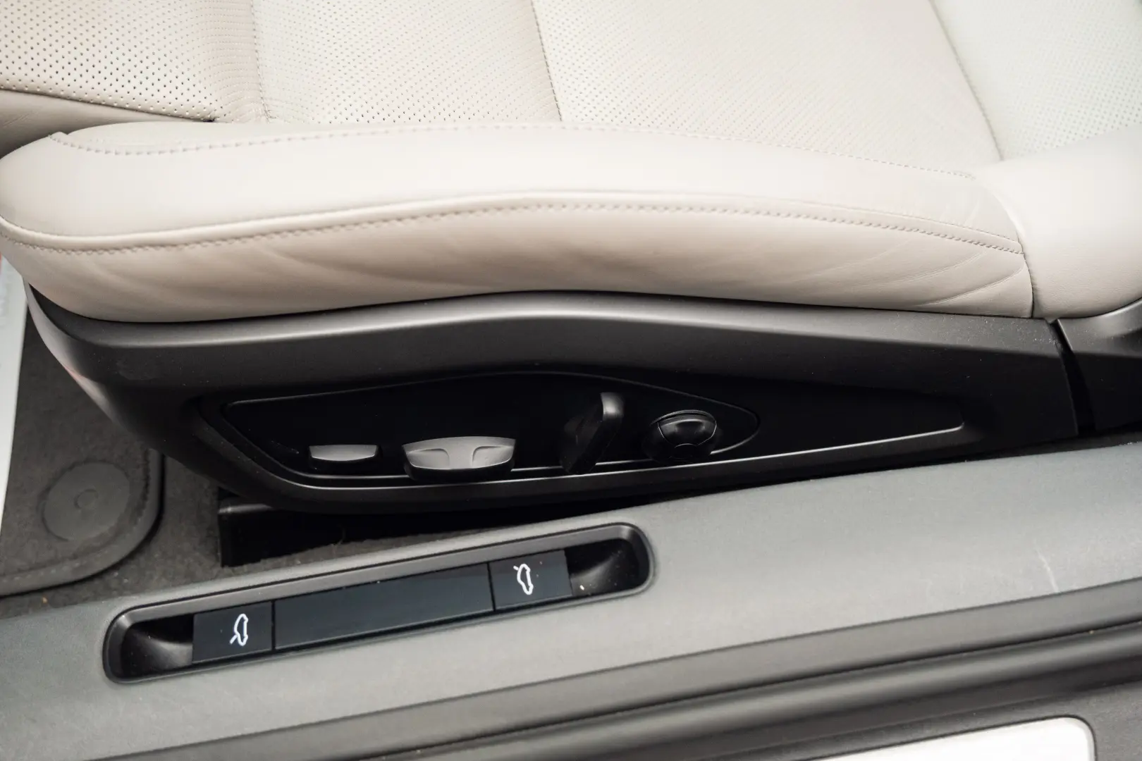 Porsche 911 Carrera 4S Lift