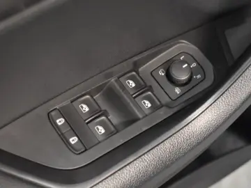 Karoq 1.5 TSI Clever KAMERA LED NAVI SHZ VIRTUAL