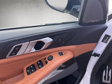 X5 xDrive 40d M-SPORTPAKET PANO AHK STANDHEIZUNG