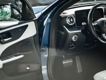 Mercedes-Benz C 200 Lim. 4Matic AMG LED LEDER