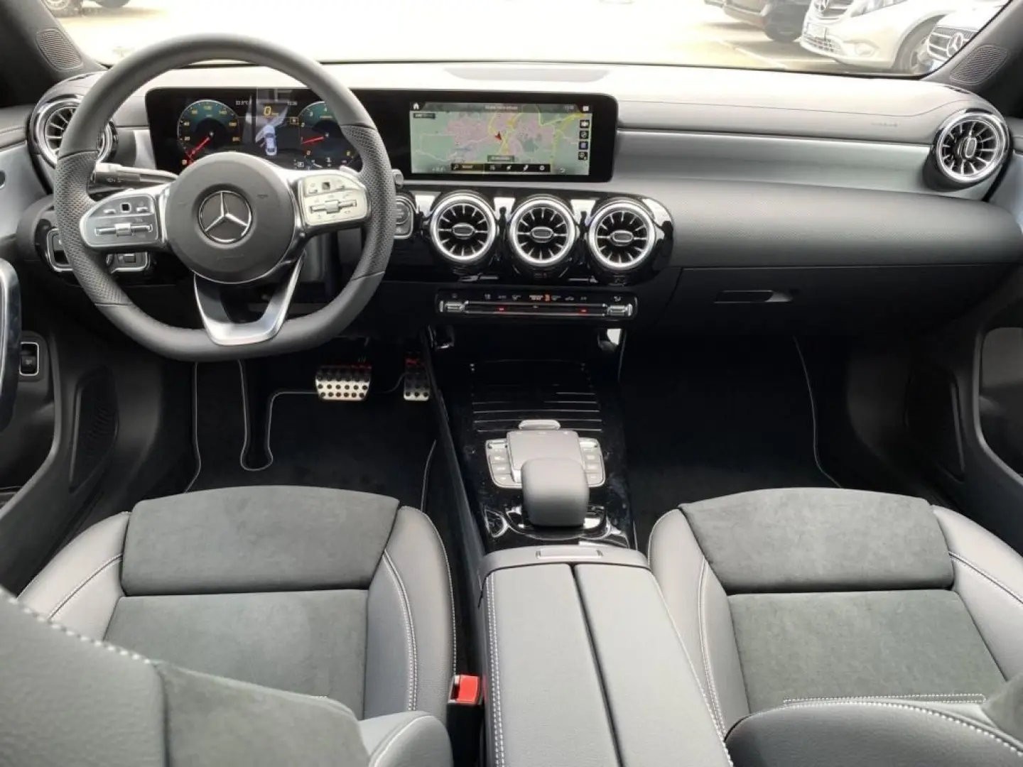 CLA 180 Pano SpurW S-Sitz Night Kam. ParkAss LM