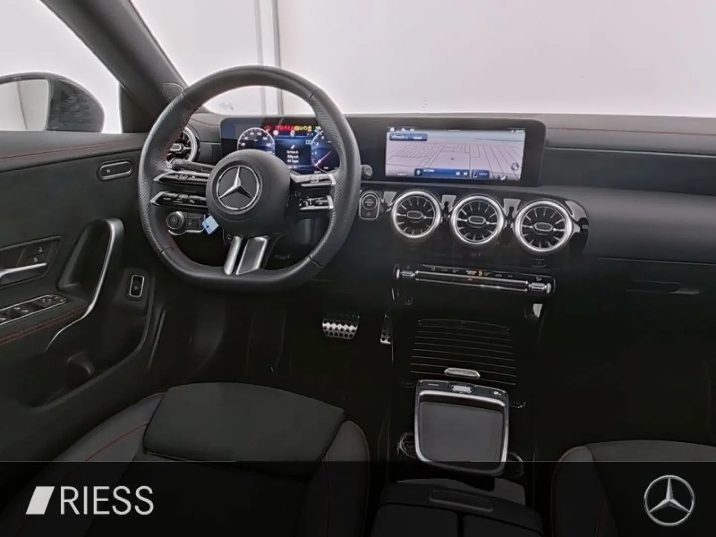 CLA 200 Coupé AMG Sport Night LED Pano Ambi 19''