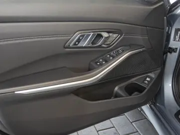 320 d Panorama Navi HUD RFK eSitze LenkradHZG PD