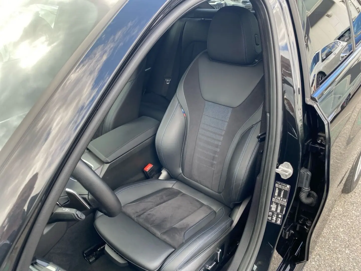 320d xDrive Limousine M Sport Glasdach DA ACC PA