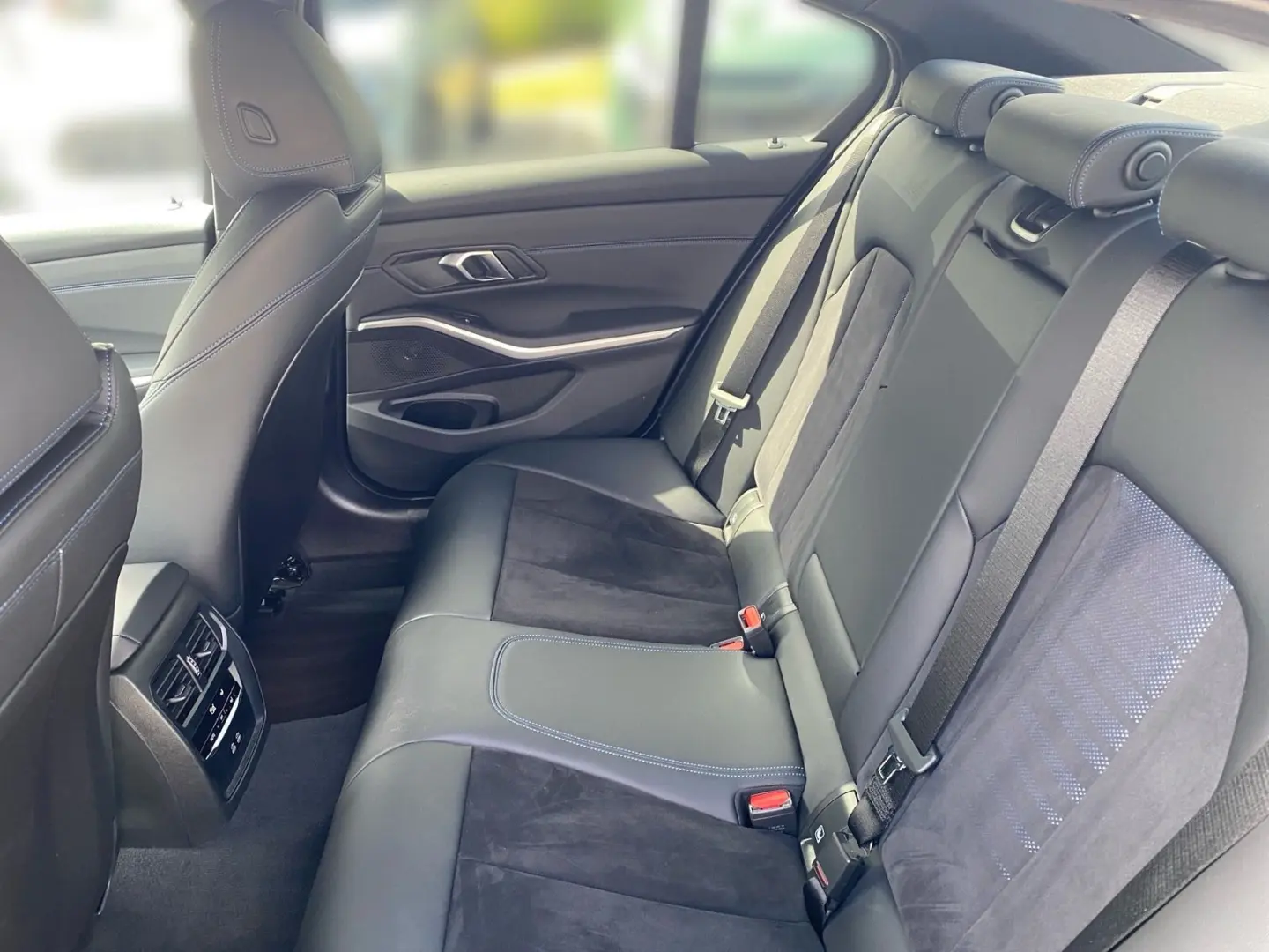 320d xDrive Limousine M Sport Glasdach DA ACC PA