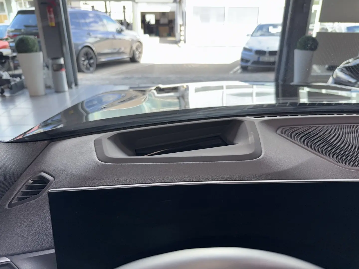 320d Limousine MSport NP64179 - WirelessCharging