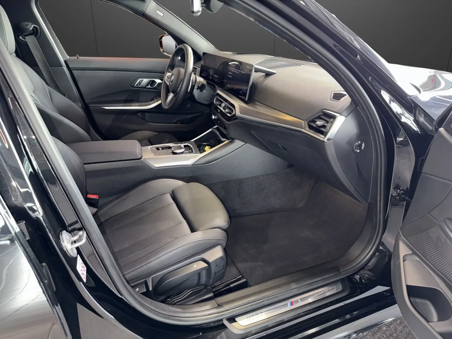 320d Limousine MSport NP64179 - WirelessCharging