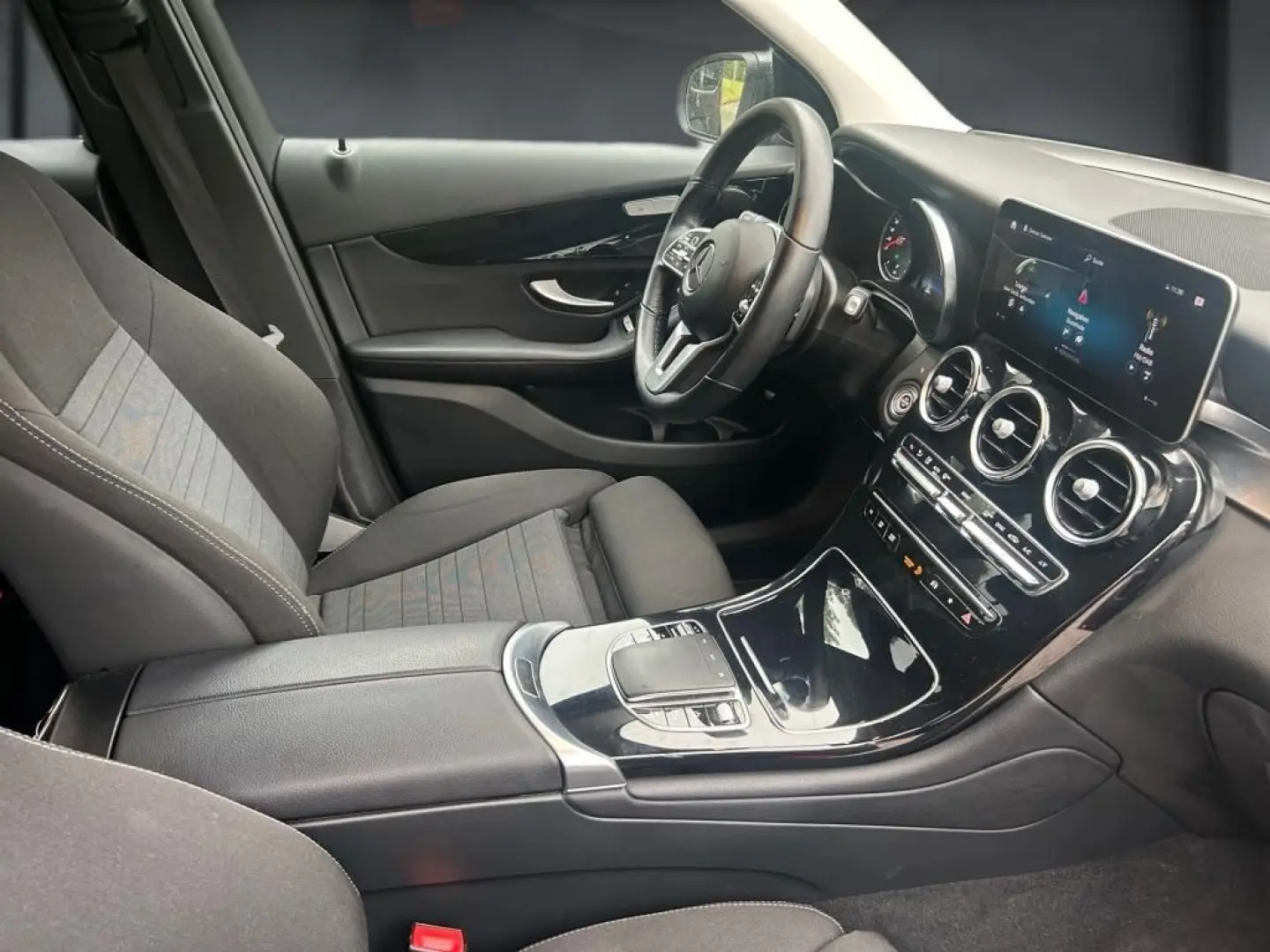 GLC 220 d 4M  MBUX KAMERA AHK SHZ AUT Distr LED