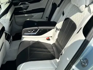 BMW 740