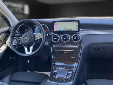 GLC 300 e 19 Night AHK Leder Kamera LED DAB Navi