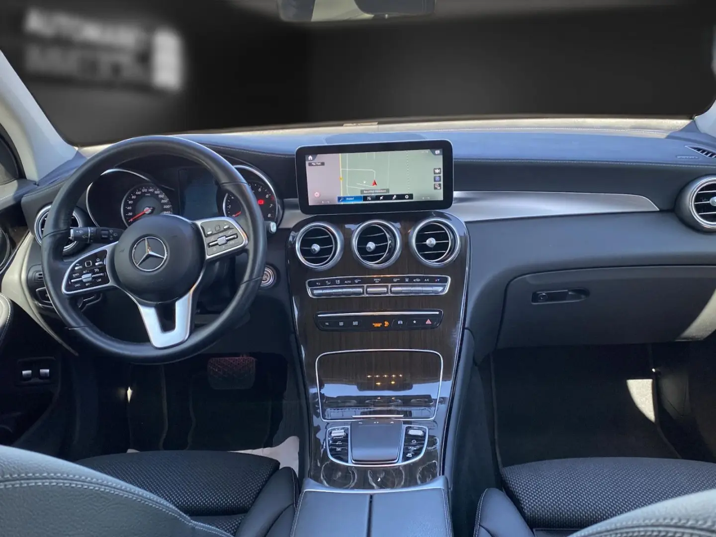 GLC 300 e 19 Night AHK Leder Kamera LED DAB Navi