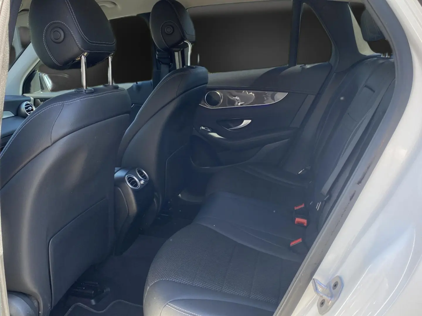 GLC 300 e 19 Night AHK Leder Kamera LED DAB Navi