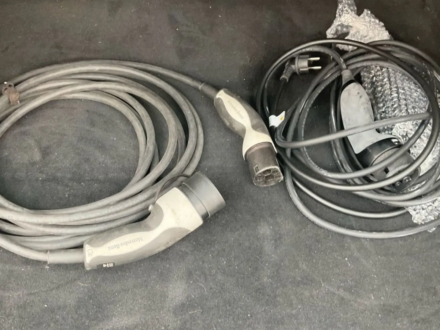 GLC 300 e 19 Night AHK Leder Kamera LED DAB Navi