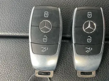 GLC 300 e 19 Night AHK Leder Kamera LED DAB Navi