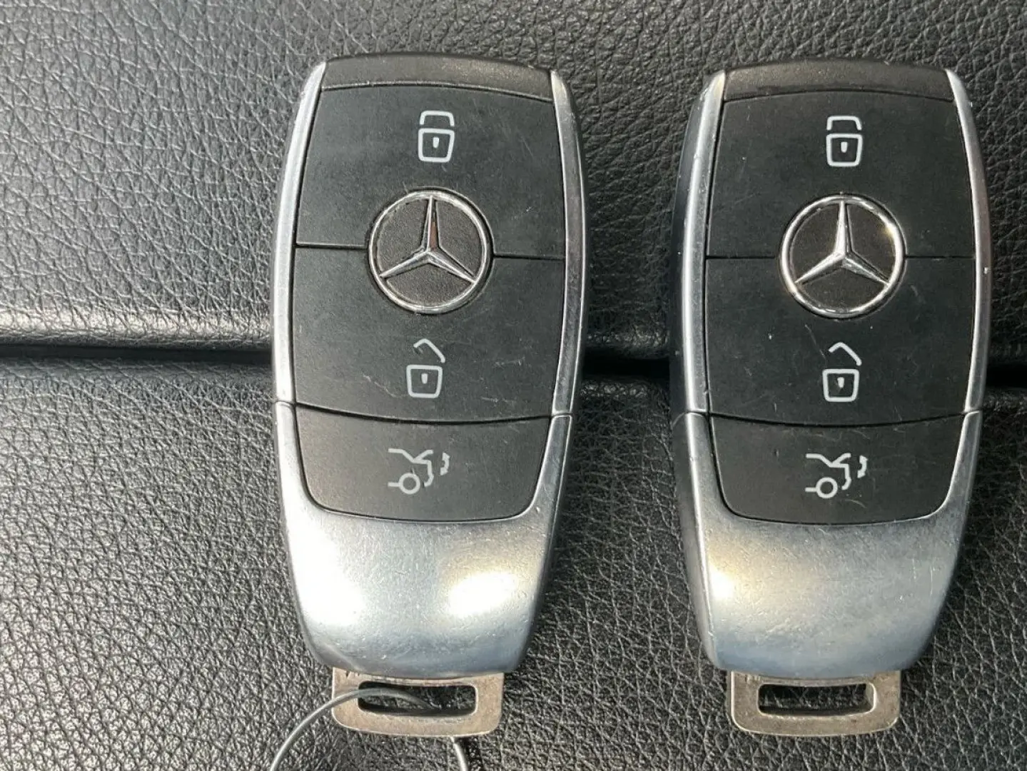 GLC 300 e 19 Night AHK Leder Kamera LED DAB Navi