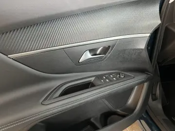 3008 Hybrid 225 Allure Navi dig.Cockpit LED