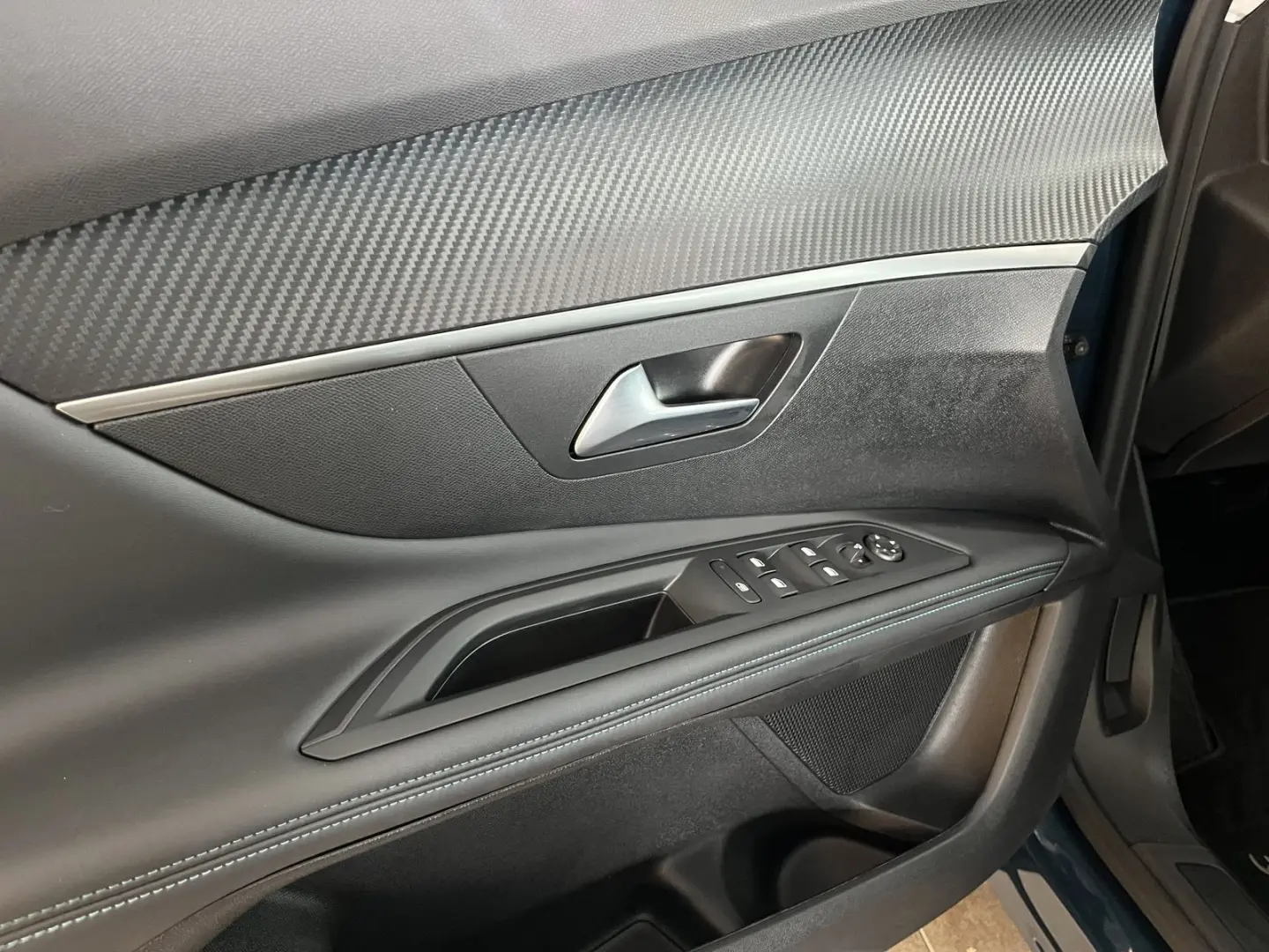 3008 Hybrid 225 Allure Navi dig.Cockpit LED