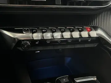 3008 Hybrid 225 Allure Navi dig.Cockpit LED