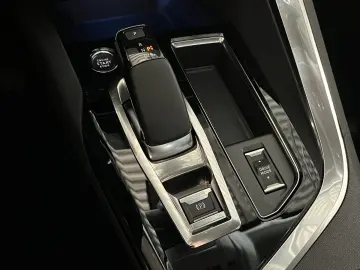 3008 Hybrid 225 Allure Navi dig.Cockpit LED