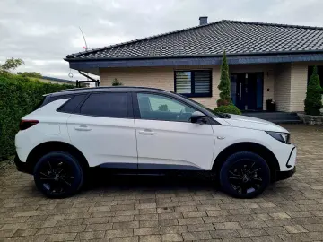 Grandland GS Line (Automatik  1.Hand  LED  Navi)