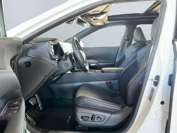 RX 500h F SPORT   Allradlenkung Pano 360  HUD 21