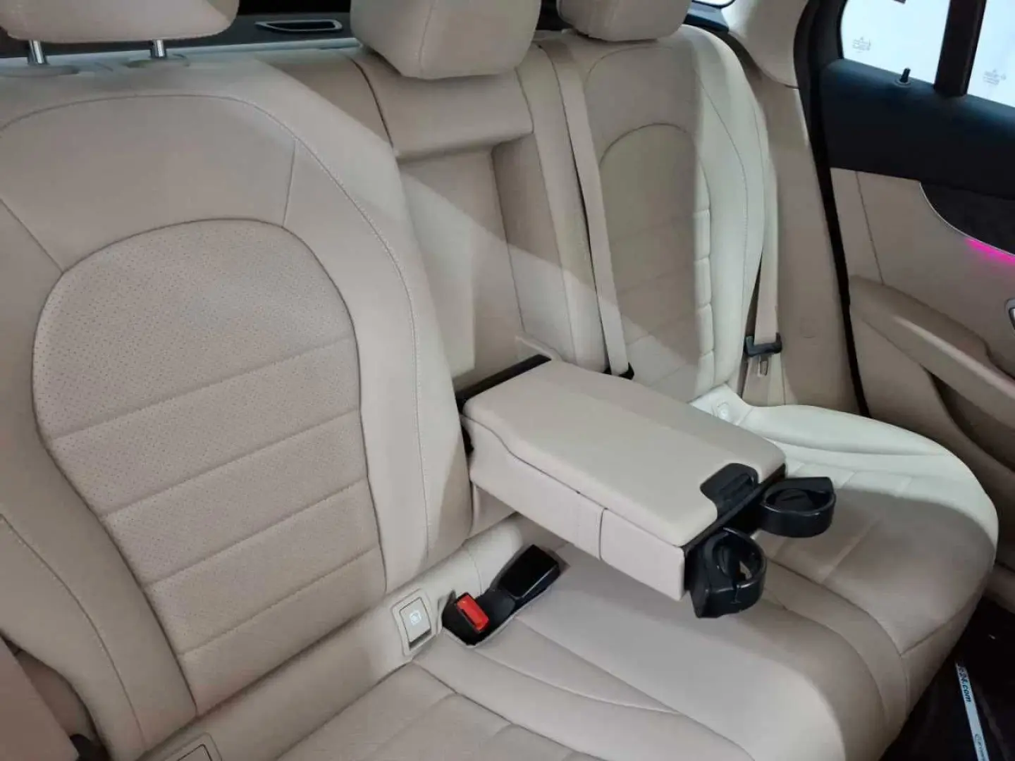 GLC 300 d 4M-AHK PANO BusiP AssiP KomfP