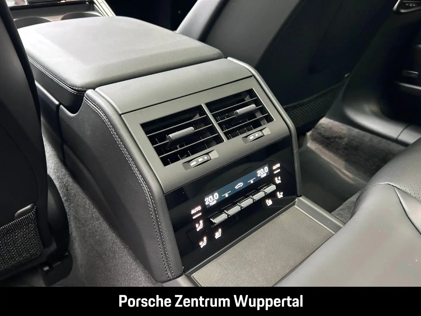 Panamera 4 E-Hybrid  SportDesign  21