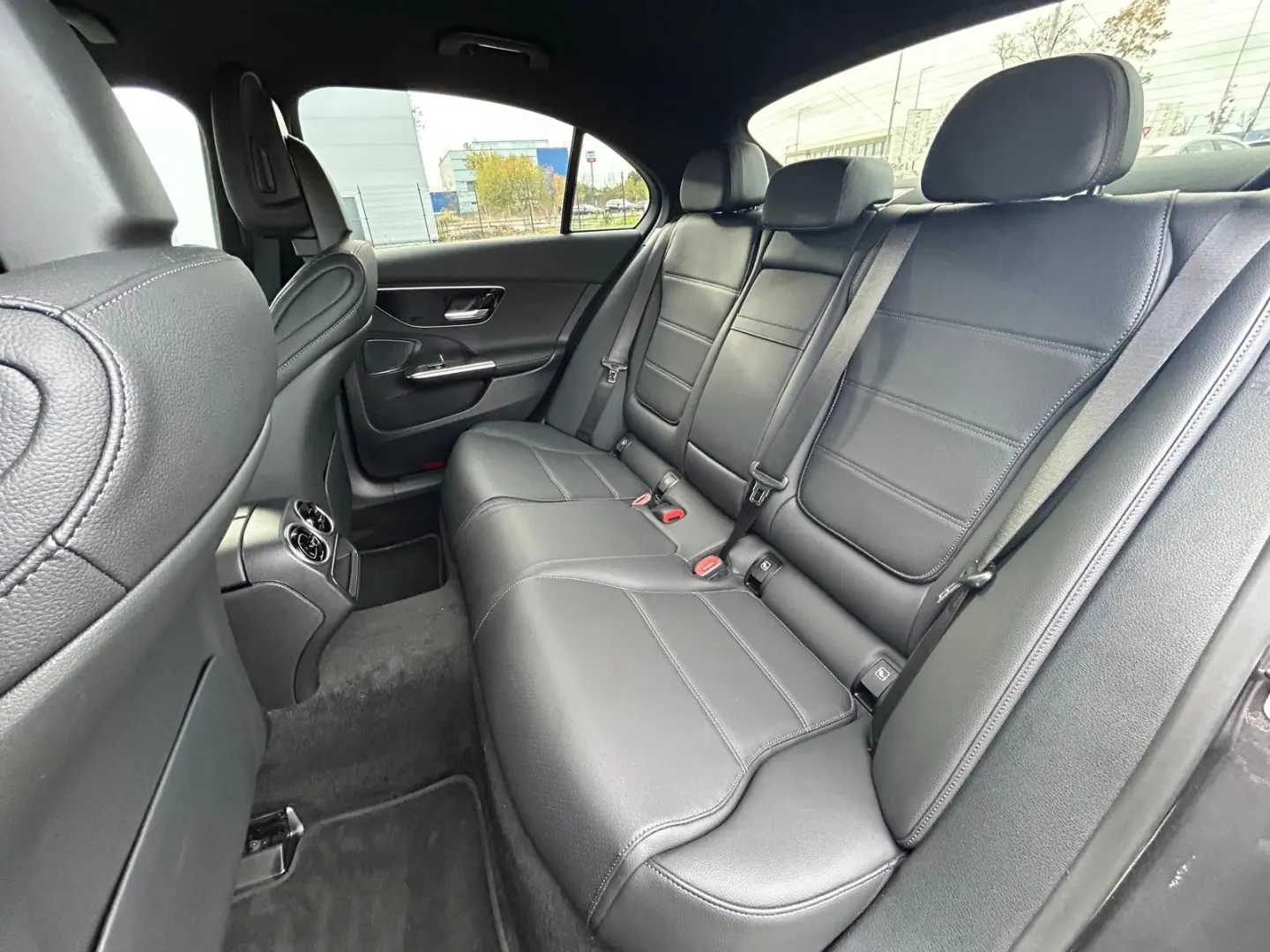 Mercedes-Benz C 300 e 9G-TRONIC 2024