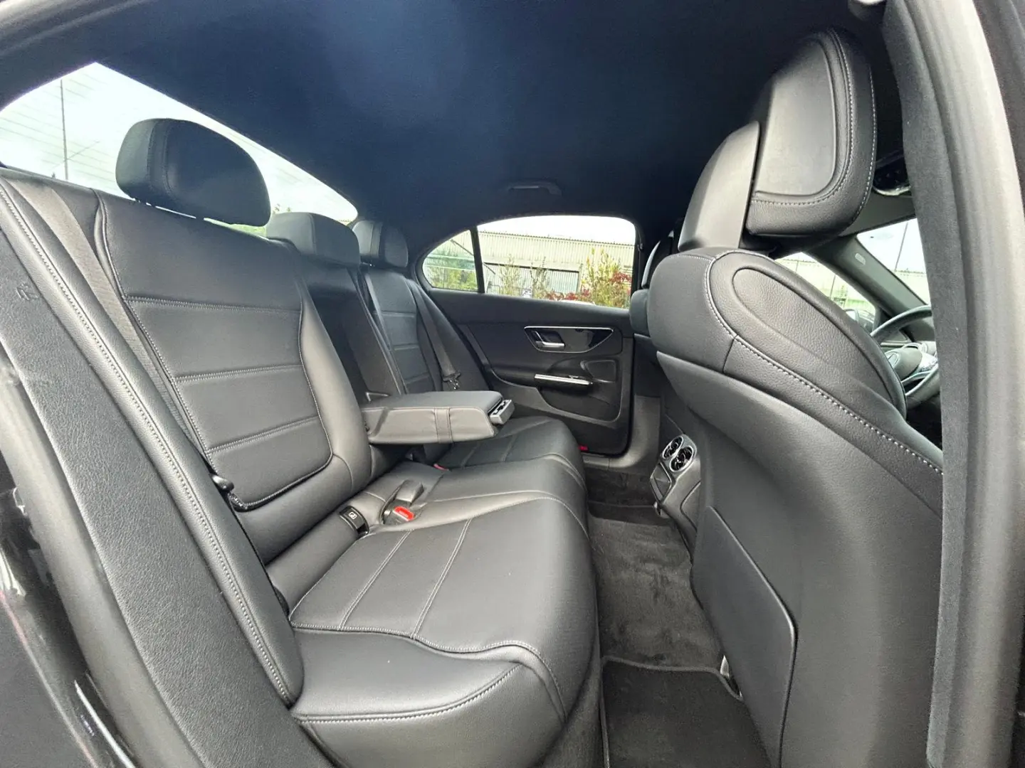 Mercedes-Benz C 300 e 9G-TRONIC 2024