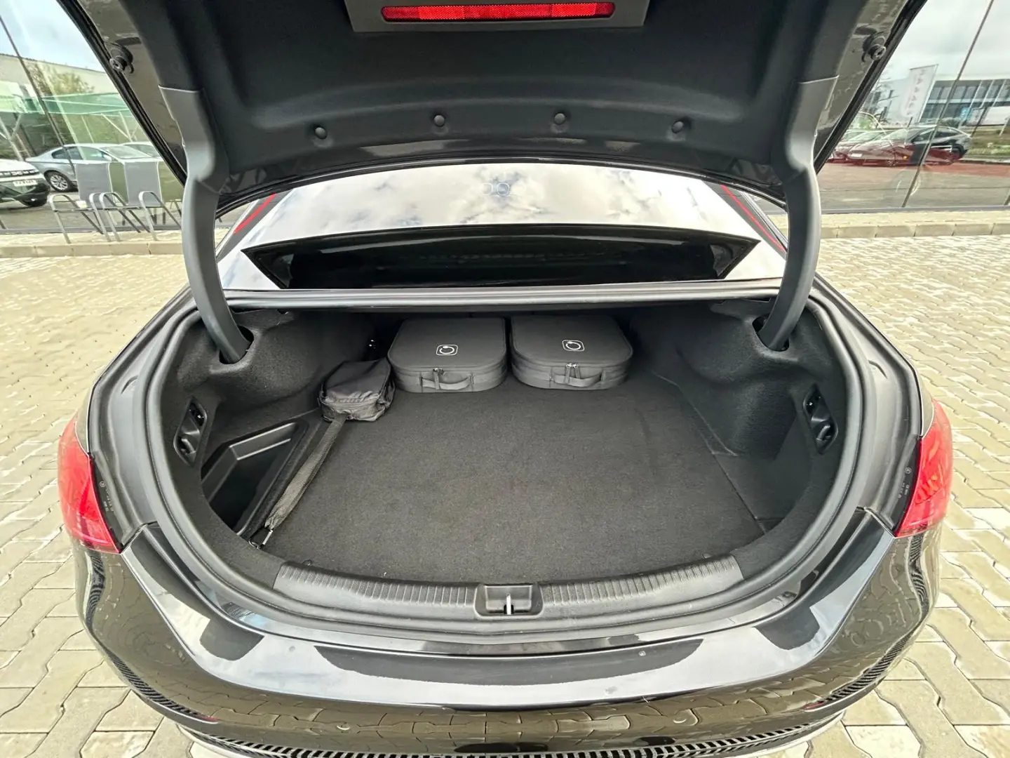 Mercedes-Benz C 300 e 9G-TRONIC 2024