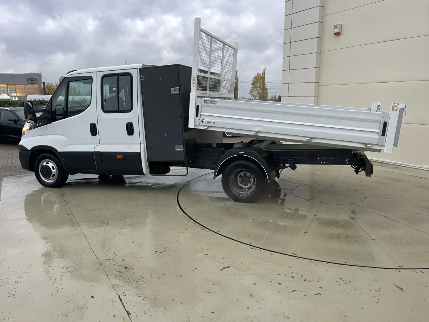 Iveco Daily Doka 35C14 7LOCURI PUNTE DUBLA BASCULABIL
