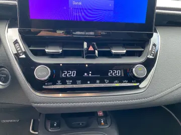 Corolla 1.8 Hybrid TS Team D  Navi LED CarPlay