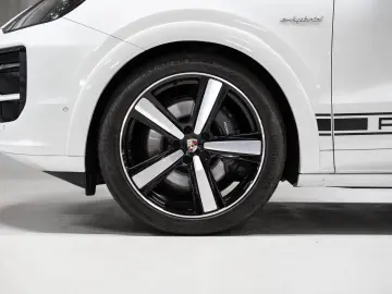 Cayenne E-Hybrid Soft-Close BOSE  Sport Chrono