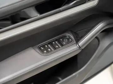 Cayenne E-Hybrid Soft-Close BOSE  Sport Chrono