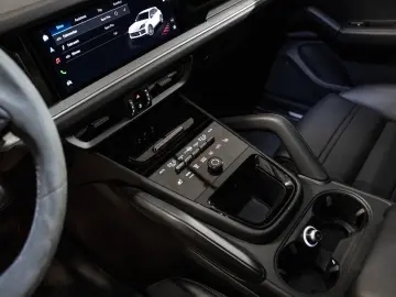 Cayenne E-Hybrid Soft-Close BOSE  Sport Chrono