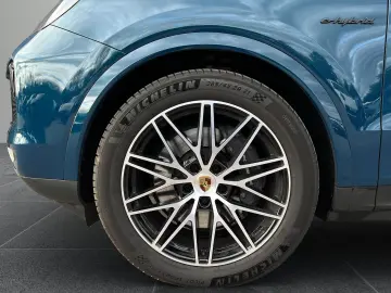 Cayenne E-Hybrid Coupe   Sportabgasanlage   BOSE
