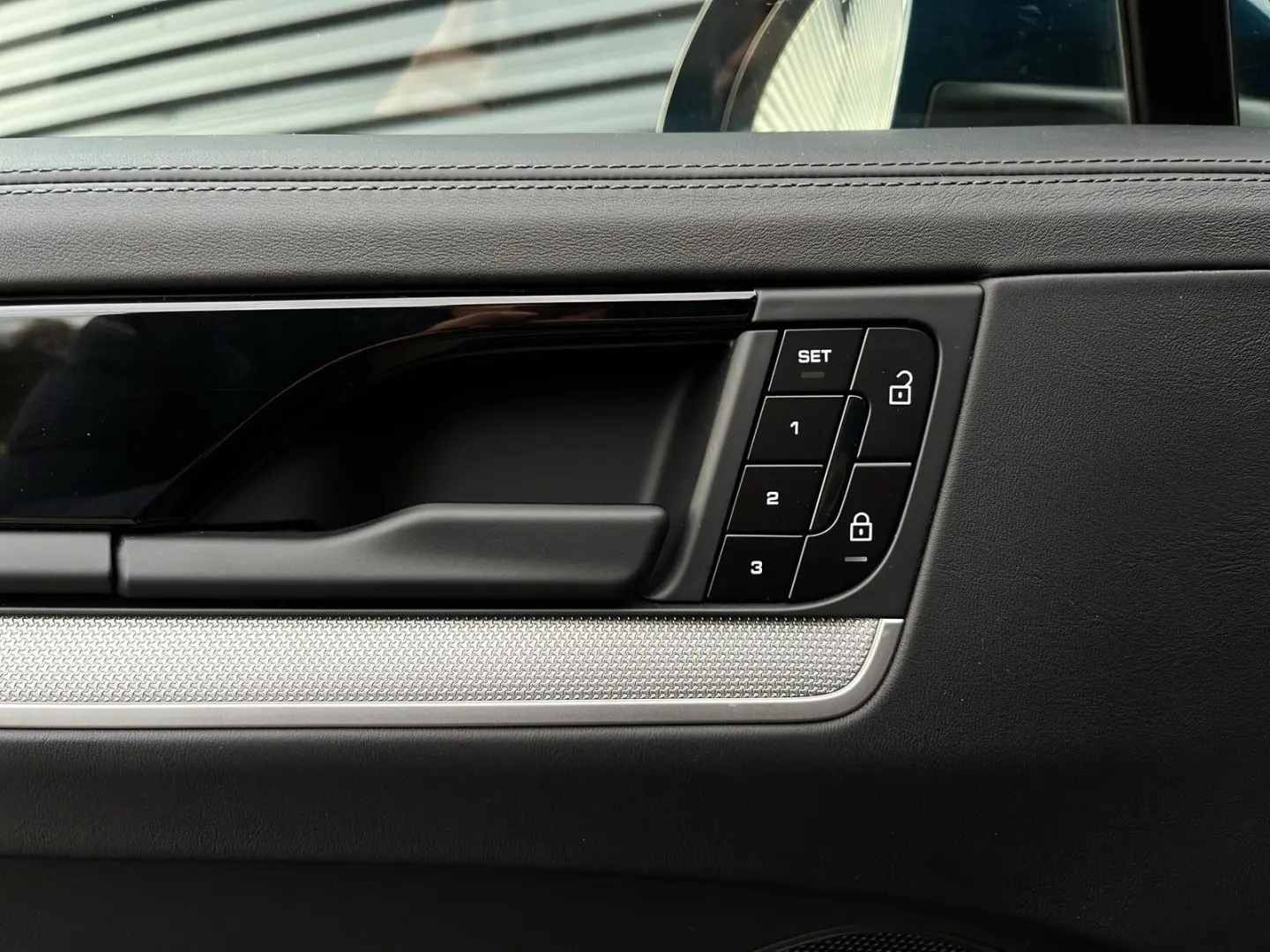 Cayenne E-Hybrid Coupe   Sportabgasanlage   BOSE