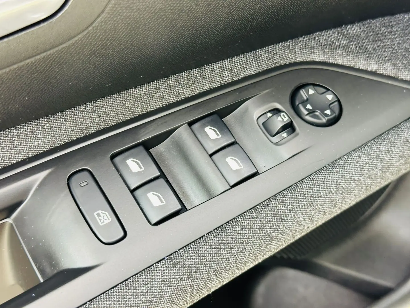 PEUGEOT 3008 2017 1.2I E6 GARANTIE 12 LUNI Rate Avans 0 Doar