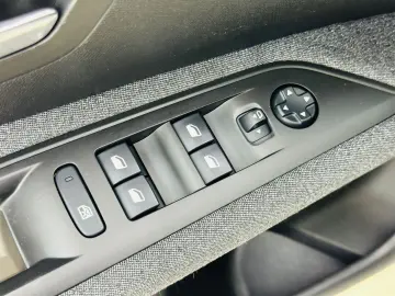 PEUGEOT 3008 2017 1.2I E6 GARANTIE 12 LUNI Rate Avans 0 Doar